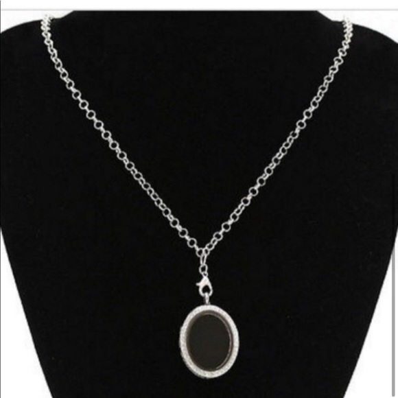 Dallas Cowboys Memory Locket w/ Chain - Picture 2 of 2